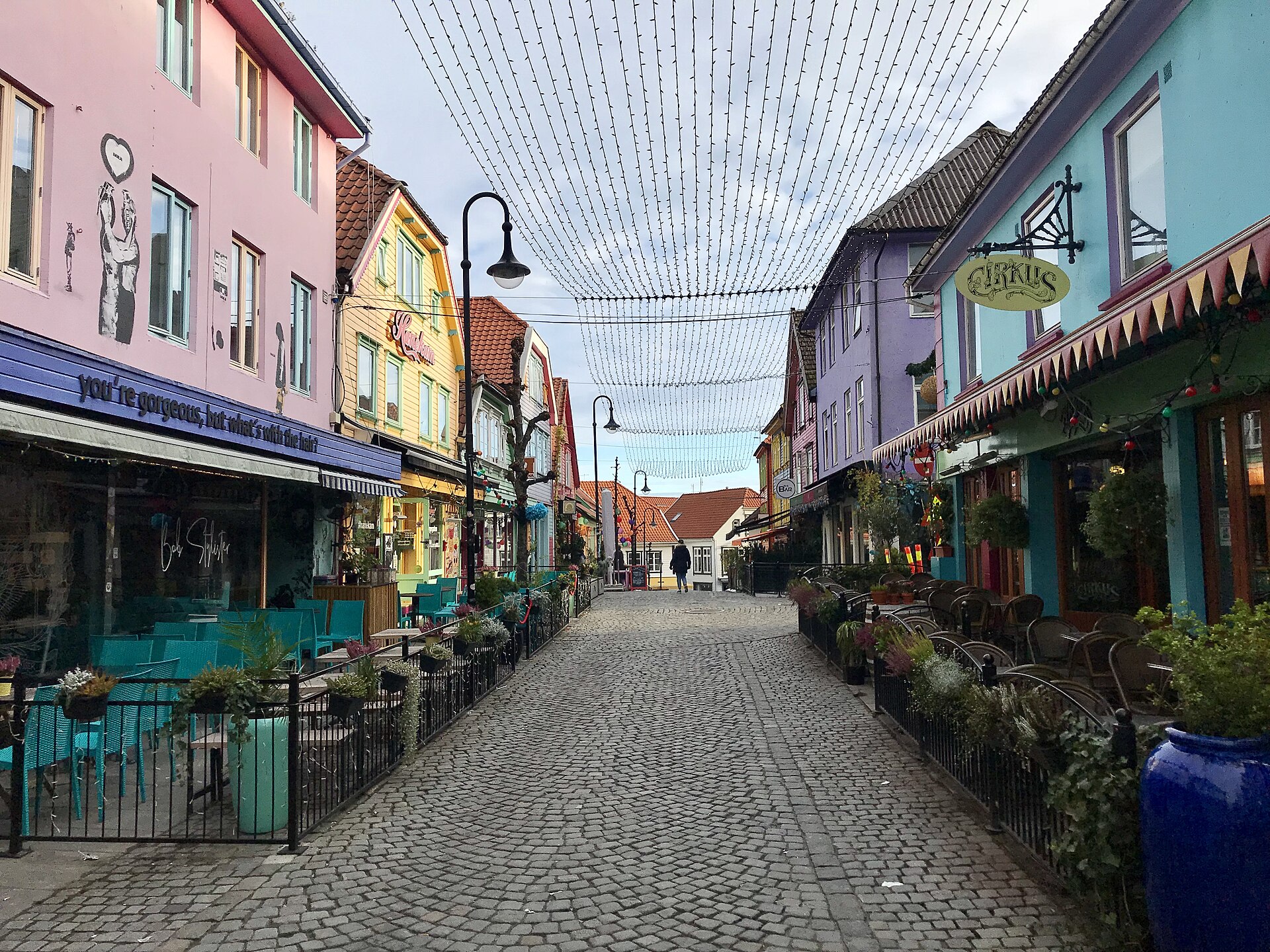 Colourful painted houses and cafes along Fargegaten (Ovre Holmegate) in Stavanger
