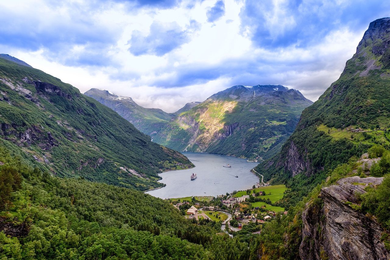 Best Things to Do in Norway: Fjords, Hikes, Cities & the Arctic