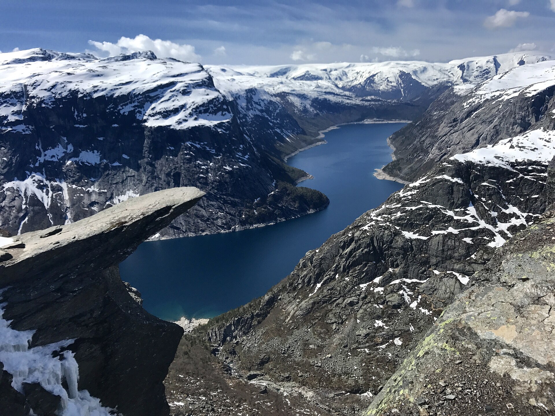 The Trolltunga rock ledge above Ringedalsvatnet